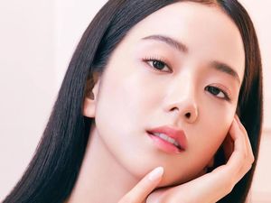 9 Foto Jisoo BLACKPINK, Idol KPop Tercantik Menurut Dokter Bedah Plastik