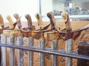 38 Senjata Tradisional dan Asalnya dari Tiap Provinsi di Indonesia