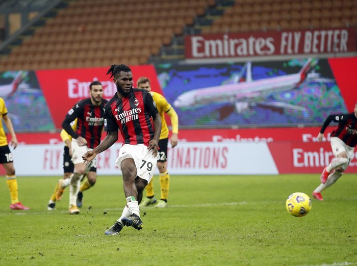 AC Milan midfielder Franck Kessie (79) scores the penalty spot during the Serie A soccer match between AC Milan and Udinese at the San Siro stadium, in Milan, Italy, Wednesday, March 3, 2021. (AP Photo/Antonio Calanni)