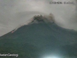 Gunung Merapi Luncurkan Puluhan Kali Guguran Lava Pijar