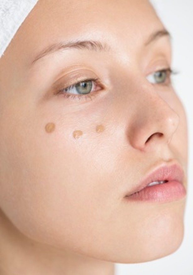 Makeup/ Sumber: Freepik.com Jika kamu sudah menggunakan makeup full-coverage tapi tak ada yang menyadari bahwa kamu sudah menggunakan makeup, itu adalah tanda yang buruk.