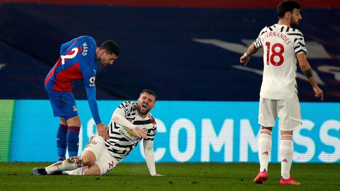 LONDON, ENGLAND - MARCH 03: Luke Shaw of Manchester United reacts after a challenge during the Premier League match between Crystal Palace and Manchester United at Selhurst Park on March 03, 2021 in London, England. Sporting stadiums around the UK remain under strict restrictions due to the Coronavirus Pandemic as Government social distancing laws prohibit fans inside venues resulting in games being played behind closed doors. (Photo by Adrian Dennis - Pool/Getty Images)