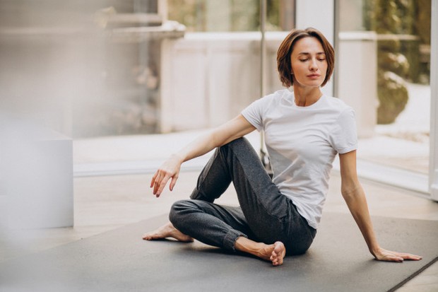 Sebuah penelitian menunjukkan dengan melakukan yoga secara teratur dapat mengurangi stres, kecemasan dan depresi dalam hidup.