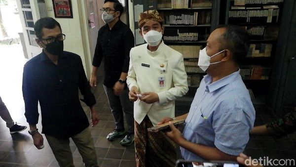 Momen Gibran-Wishnutama Kunjungi Lokananta di Solo