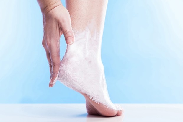 Pelembap untuk Kulit Tumit/ Sumber: Freepik.com Madu dapat bekerja sebagai obat alami untuk tumit pecah-pecah.