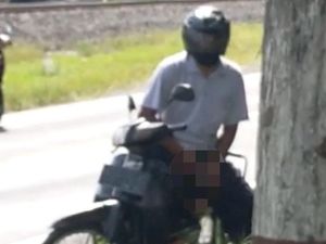 Beredar Video Pria Onani di Pinggir Jalan Raya Blitar Beredar Video Pria Onani di Pinggir Jalan Raya Blitar