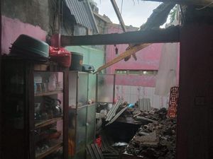 Puting Beliung Terjang Dua Kecamatan di Bogor, 88 Rumah Warga Rusak