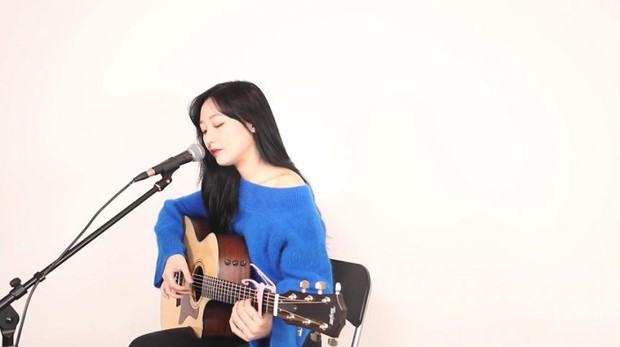 Idol K-Pop wanita yang bisa main gitar: Sujeong Lovelyz