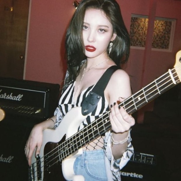 Idol K-Pop wanita yang bisa main gitar: Sunmi