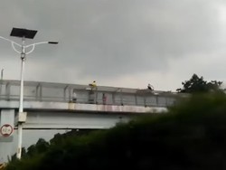 Viral Anak-anak Main di Atap JPO Tol Cawang, Begini Penelusuran Polisi