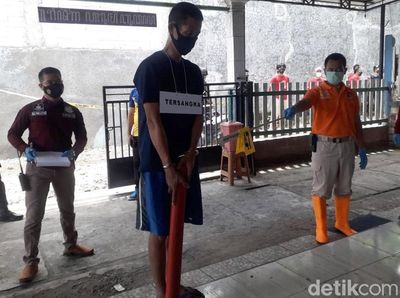 Penampakan Tersangka Pembunuhan Sadis Sekeluarga di Rembang