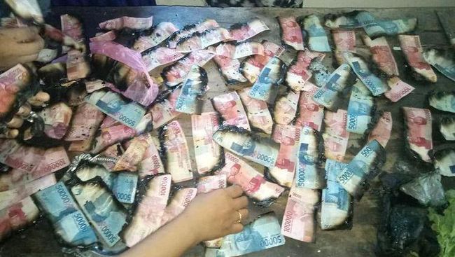 2 Rumah di Bone Sulsel Terbakar, Tabungan Haji Rp 90 Juta-Emas Dilahap Api 2 Rumah di Bone Sulsel Terbakar, Tabungan Haji Rp 90 Juta-Emas Dilahap Api