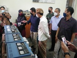 Gibran & Wishnutama Blusukan ke Perusahaan Rekaman Pertama RI, Ngapain Ya?