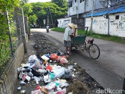 Baru Dibersihkan, Jalan Nikel Raya Makassar Kembali Dikotori Sampah Warga