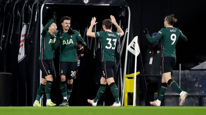 LONDON, ENGLAND - MARCH 04: Dele Alli of Tottenham Hotspur celebrates with teammates Son Heung-Min, Ben Davies, and Gareth Bale after scoring his teams first goal during the Premier League match between Fulham and Tottenham Hotspur at Craven Cottage on March 04, 2021 in London, England. Sporting stadiums around the UK remain under strict restrictions due to the Coronavirus Pandemic as Government social distancing laws prohibit fans inside venues resulting in games being played behind closed doors. (Photo by Kirsty Wigglesworth - Pool/Getty Images)