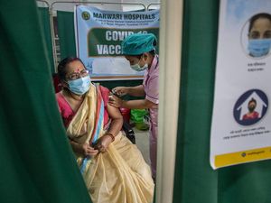 India Berhasil Vaksinasi 1 Juta Penduduk dalam Sehari, Menuju Herd Immunity? India Berhasil Vaksinasi 1 Juta Penduduk dalam Sehari, Menuju Herd Immunity?