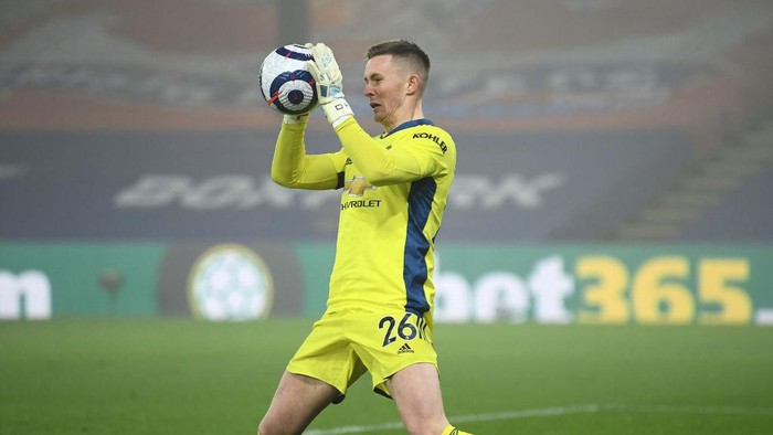 LONDON, ENGLAND - MARCH 03: Dean Henderson of Manchester United makes a save during the Premier League match between Crystal Palace and Manchester United at Selhurst Park on March 03, 2021 in London, England. Sporting stadiums around the UK remain under strict restrictions due to the Coronavirus Pandemic as Government social distancing laws prohibit fans inside venues resulting in games being played behind closed doors. (Photo by Mike Hewitt/Getty Images)