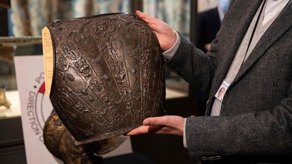 Louvre dan Koleksi Museum yang Kembali