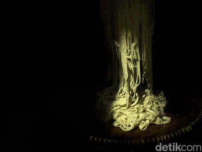 Intip Dapur Mie Pentil Khas Bantul