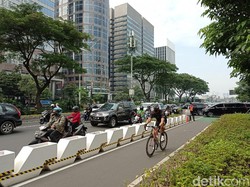 Viral Ramai-ramai Pemotor Masuk Jalur Sepeda Sudirman, Polisi Cari Pelaku