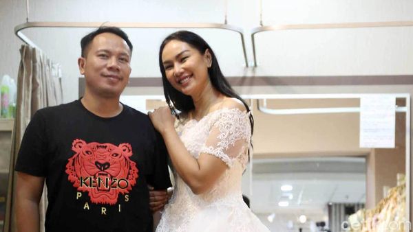 Vicky Prasetyo dan Kalina Fitting Baju untuk Nikah Pekan Depan