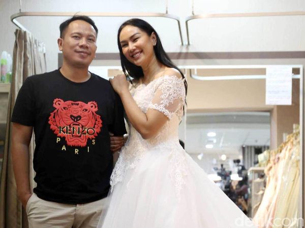 Vicky Prasetyo dan Kalina Fitting Baju untuk Nikah Pekan Depan
