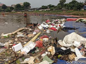 Banjir Kanal Barat Kini Penuh Sampah