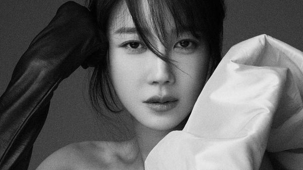 8 Foto Kecantikan Lee Ji Ah yang Akhirnya Kembali ke The Penthouse 2