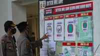 Baik warga maupun wartawan yang tidak memiliki akses tidak diizinkan untuk mendekat ke Stadion Madya.