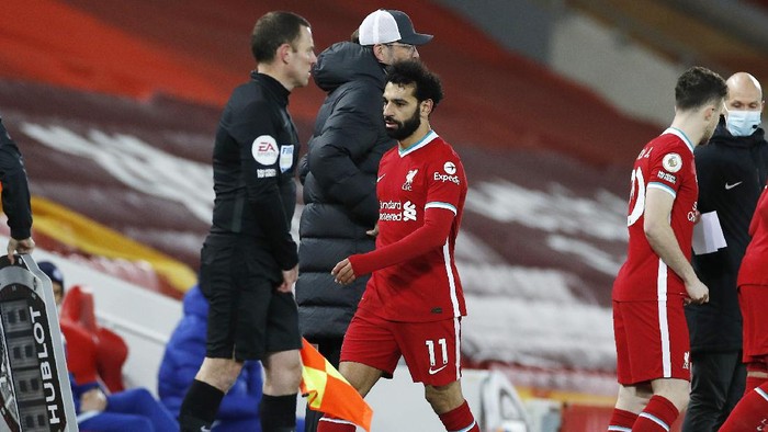 Liverpools Mohamed Salah, center, leaves the pitch during the English Premier League soccer match between Liverpool and Chelsea at Anfield stadium in Liverpool, England, Thursday, March 4, 2021. (Phil Noble, Pool via AP)