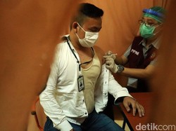 3 Bulan Vaksinasi Corona, Wamenkes Sebut Tak Ada KIPI Berat