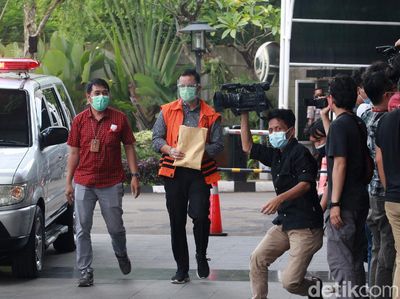 Tenteng Map Coklat, Mantan Mensos Juliari Diperiksa KPK