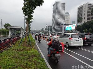 Polisi Sebut Pesepeda Keluar Jalur Bisa Ditindak, Dendanya Rp 100 Ribu Polisi Sebut Pesepeda Keluar Jalur Bisa Ditindak, Dendanya Rp 100 Ribu