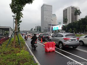 Penampakan Para Pemotor Terobos Jalur Sepeda di Sudirman!