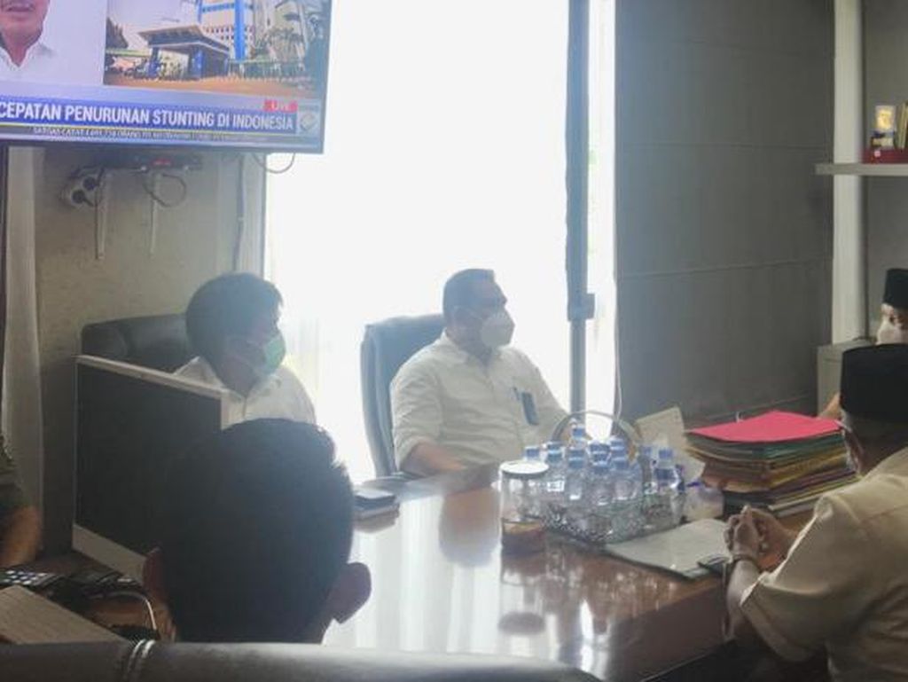 Penyegelan Kantor PLN Usai Listrik Pemkab Kampar Diputus Berakhir Damai Penyegelan Kantor PLN Usai Listrik Pemkab Kampar Diputus Berakhir Damai