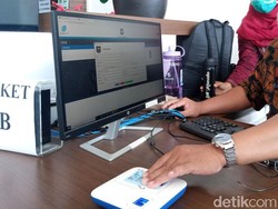 Isi Buku Tamu di Unit Layanan Kemendagri Hanya Tap e-KTP, Begini Prosesnya