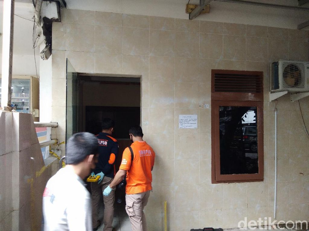 Polisi Ungkap Selebgram Makassar Ari Pratama Ditikam Kekasih Bertubi-tubi Polisi Ungkap Selebgram Makassar Ari Pratama Ditikam Kekasih Bertubi-tubi