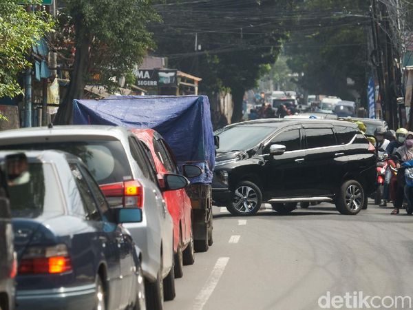 Potret Kemacetan Gegara Putar Balik Jl Moh Kahfi 1 Jagakarsa