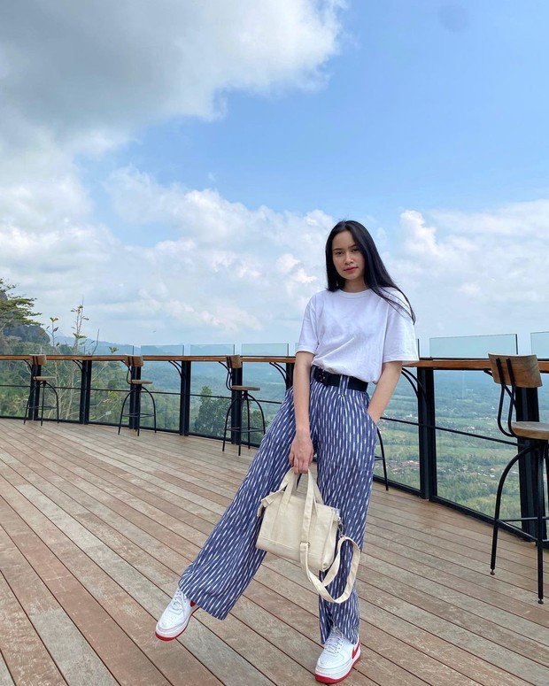 Potret Satine Zaneta