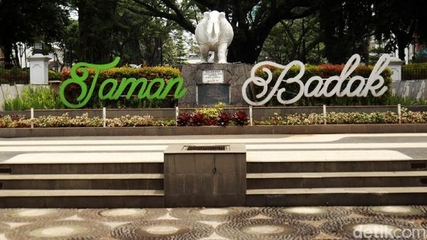Setahun Corona, Seperti Ini Suasana Sepi di Taman Balai Kota Bandung
