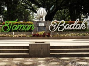 Setahun Corona, Seperti Ini Suasana Sepi di Taman Balai Kota Bandung Setahun Corona, Seperti Ini Suasana Sepi di Taman Balai Kota Bandung