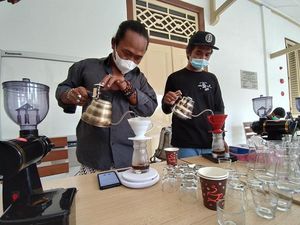 Sluurp! Segarnya Kopi Pakis Khas Magelang yang Beraroma Sayuran Sluurp! Segarnya Kopi Pakis Khas Magelang yang Beraroma Sayuran