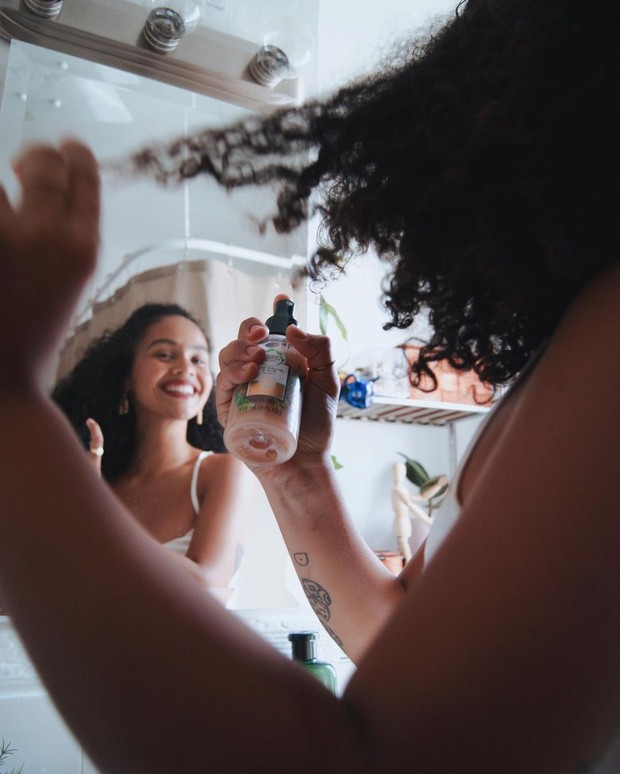 Tambahkan nutrisi pada rambut agar tidak kering