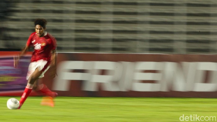 Berakhir sudah laga uji coba Timnas Indonesia U-23 vs Tira Persikabo. Garuda Muda menang 2-0 lewat gol Kadek Agung dan Muhammad Rafli.