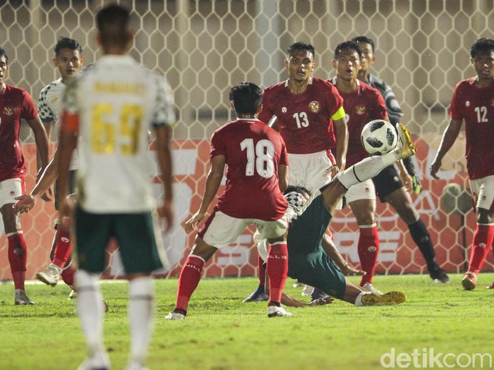 Berakhir sudah laga uji coba Timnas Indonesia U-23 vs Tira Persikabo. Garuda Muda menang 2-0 lewat gol Kadek Agung dan Muhammad Rafli.
