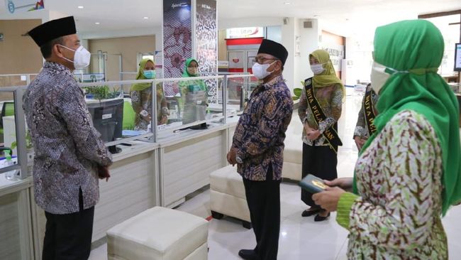 Wabup Banyuwangi Minta Layanan Klinik Perizinan Permudah Masyarakat Wabup Banyuwangi Minta Layanan Klinik Perizinan Permudah Masyarakat