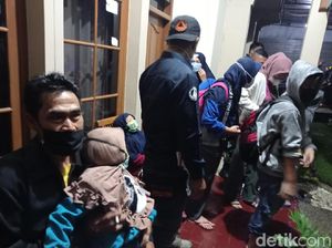Drama Evakuasi Warga Kontak Erat Klaster Ziarah di Bandung Barat