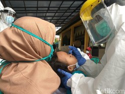 Warga Kontak Erat Klaster Ziarah di Bandung Barat Jalani Rapid Antigen