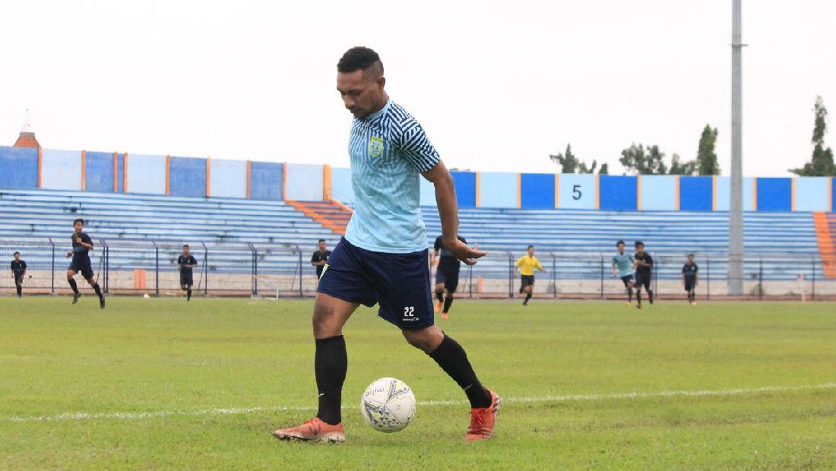Alvian Sanyi jadi pemain anyar Persela Lamongan. (Foto: Eko Sudjarwo/detikcom)