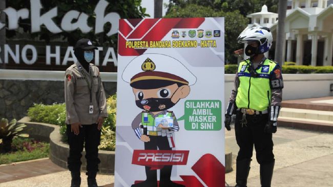 Cegah COVID-19, Polisi Sediakan 'ATM Masker' di Bandara Soekarno-Hatta Cegah COVID-19, Polisi Sediakan 'ATM Masker' di Bandara Soekarno-Hatta
